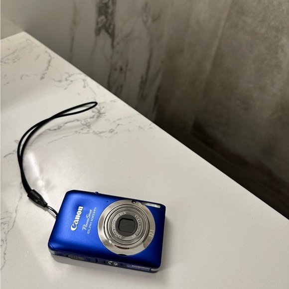 Canon powershot ELPH 100 HS
